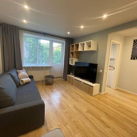 Modern 1Br Haven Near Two Parks Apartment Riga Ngoại thất bức ảnh