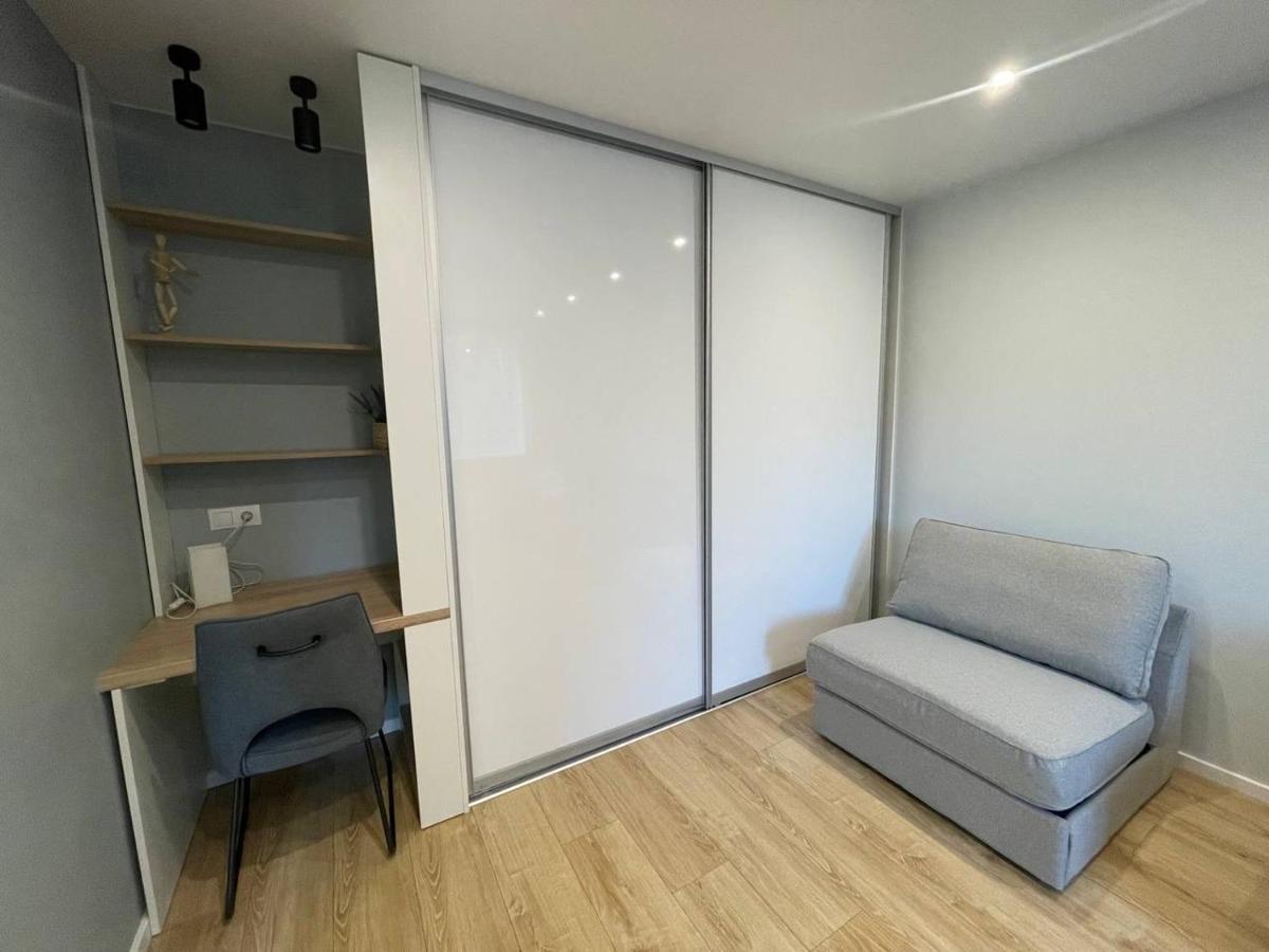 Modern 1Br Haven Near Two Parks Apartment Riga Ngoại thất bức ảnh