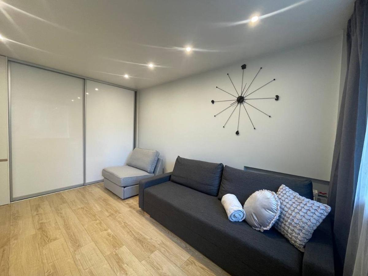 Modern 1Br Haven Near Two Parks Apartment Riga Ngoại thất bức ảnh