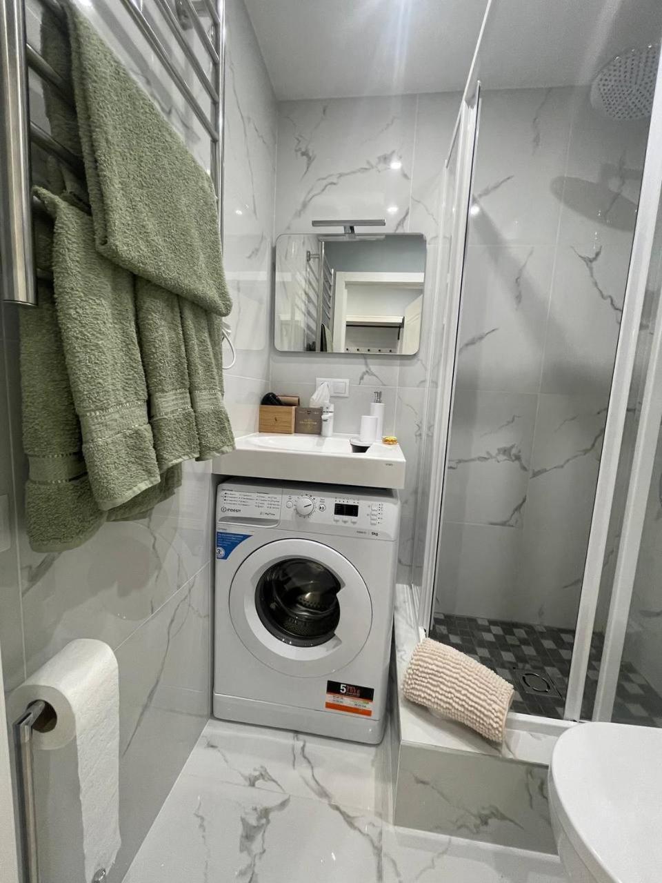Modern 1Br Haven Near Two Parks Apartment Riga Ngoại thất bức ảnh